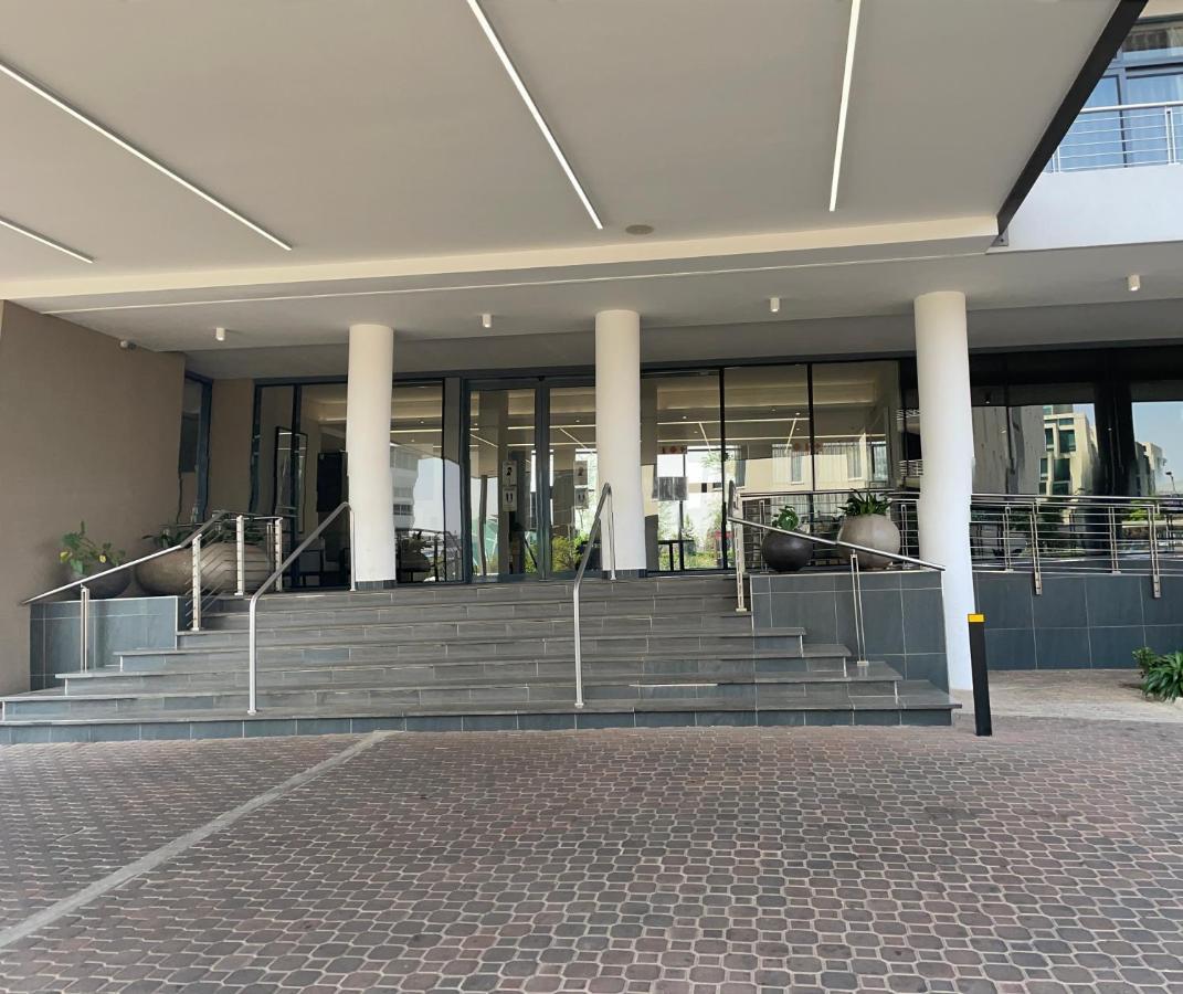 Menlyn Maine Trilogy Hotel Pretoria Exterior photo